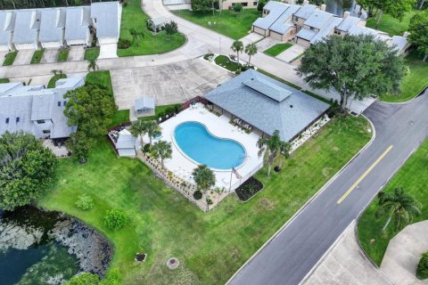 Townhouse in New Smyrna Beach, Florida 2 bedrooms, 158.49 sq.m. № 2156042 - photo 2