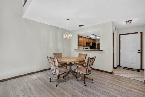 Townhouse in New Smyrna Beach, Florida 2 bedrooms, 158.49 sq.m. № 2156042 - photo 16