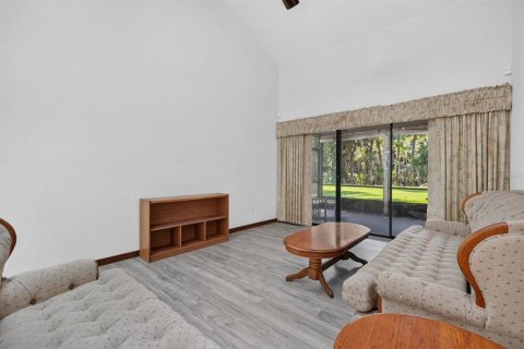 Townhouse in New Smyrna Beach, Florida 2 bedrooms, 158.49 sq.m. № 2156042 - photo 4