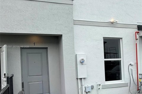 Adosado en Homestead, Florida 3 dormitorios, 131.55 m2 № 2069285