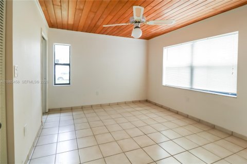 Снять в аренду кондоминиум в Майами, Флорида 2 спальни, 82.68м2, № 2047174 - фото 13