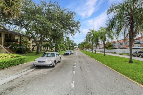 Снять в аренду кондоминиум в Майами, Флорида 2 спальни, 82.68м2, № 2047174 - фото 16