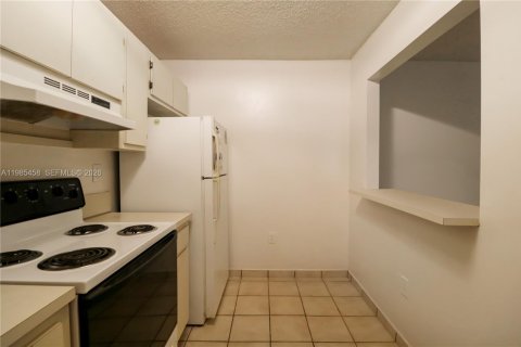 Снять в аренду кондоминиум в Майами, Флорида 2 спальни, 82.68м2, № 2047174 - фото 7