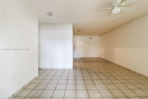 Снять в аренду кондоминиум в Майами, Флорида 2 спальни, 82.68м2, № 2047174 - фото 4