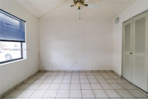 Снять в аренду кондоминиум в Майами, Флорида 2 спальни, 82.68м2, № 2047174 - фото 10