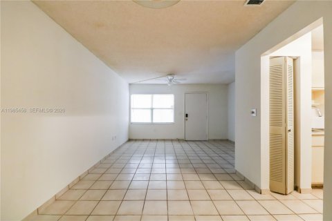 Снять в аренду кондоминиум в Майами, Флорида 2 спальни, 82.68м2, № 2047174 - фото 5