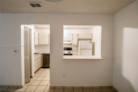 Снять в аренду кондоминиум в Майами, Флорида 2 спальни, 82.68м2, № 2047174 - фото 6