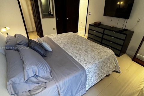 Снять в аренду кондоминиум в Санни-Айлс-Бич, Флорида 2 спальни, 83.8м2, № 2049419 - фото 5