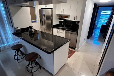 Снять в аренду кондоминиум в Санни-Айлс-Бич, Флорида 2 спальни, 83.8м2, № 2049419 - фото 7