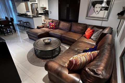 Снять в аренду кондоминиум в Санни-Айлс-Бич, Флорида 2 спальни, 83.8м2, № 2049419 - фото 6