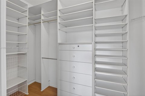 Купить виллу или дом в Пемброк-Пайнс, Флорида 5 спален, 238.02м2, № 2066613 - фото 21