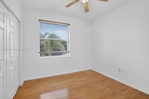 Купить виллу или дом в Пемброк-Пайнс, Флорида 5 спален, 238.02м2, № 2066613 - фото 26