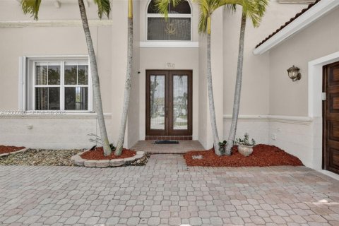 Купить виллу или дом в Пемброк-Пайнс, Флорида 5 спален, 238.02м2, № 2066613 - фото 5