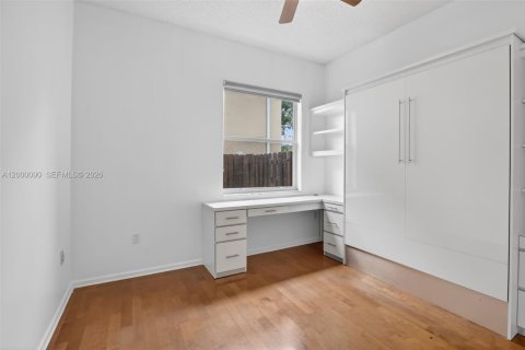 Купить виллу или дом в Пемброк-Пайнс, Флорида 5 спален, 238.02м2, № 2066613 - фото 30