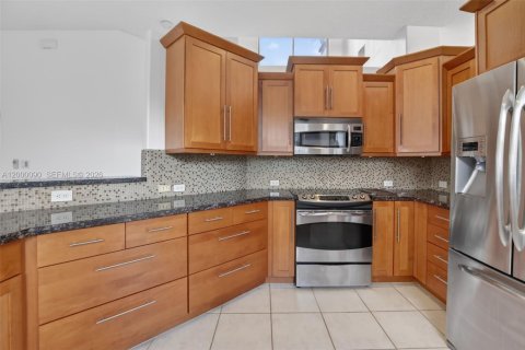 Купить виллу или дом в Пемброк-Пайнс, Флорида 5 спален, 238.02м2, № 2066613 - фото 12