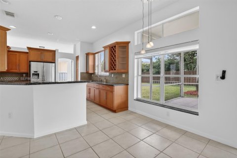 Купить виллу или дом в Пемброк-Пайнс, Флорида 5 спален, 238.02м2, № 2066613 - фото 17