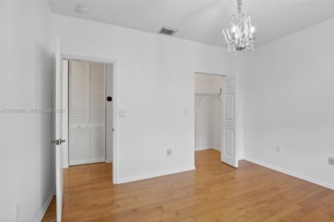 Купить виллу или дом в Пемброк-Пайнс, Флорида 5 спален, 238.02м2, № 2066613 - фото 29