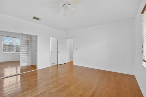 Купить виллу или дом в Пемброк-Пайнс, Флорида 5 спален, 238.02м2, № 2066613 - фото 20