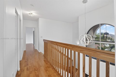 Купить виллу или дом в Пемброк-Пайнс, Флорида 5 спален, 238.02м2, № 2066613 - фото 25