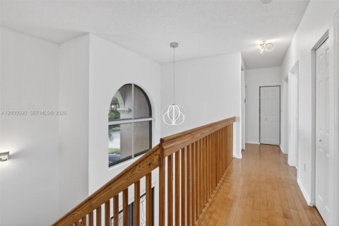 Купить виллу или дом в Пемброк-Пайнс, Флорида 5 спален, 238.02м2, № 2066613 - фото 24