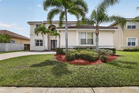 Casa en Pembroke Pines, Florida 5 dormitorios, 238.02 m2 № 2066613