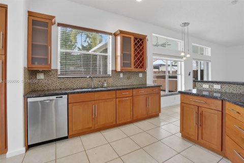 Купить виллу или дом в Пемброк-Пайнс, Флорида 5 спален, 238.02м2, № 2066613 - фото 13