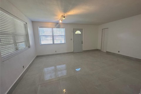 Villa ou maison à louer à Hallandale Beach, Floride: 4 chambres, 161.65 m2 № 2018884 - photo 5