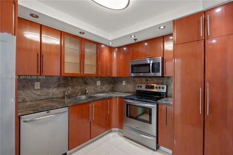 Copropriété à louer à Sunny Isles Beach, Floride: 2 chambres, 114.46 m2 № 2389966 - photo 18