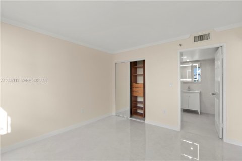 Copropriété à louer à Sunny Isles Beach, Floride: 2 chambres, 114.46 m2 № 2389966 - photo 24