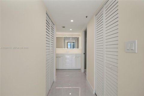 Copropriété à louer à Sunny Isles Beach, Floride: 2 chambres, 114.46 m2 № 2389966 - photo 11