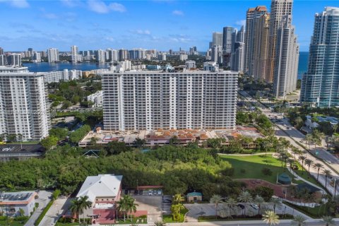 Copropriété à louer à Sunny Isles Beach, Floride: 2 chambres, 114.46 m2 № 2389966 - photo 28