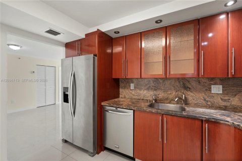 Copropriété à louer à Sunny Isles Beach, Floride: 2 chambres, 114.46 m2 № 2389966 - photo 19
