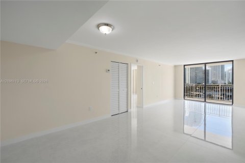 Copropriété à louer à Sunny Isles Beach, Floride: 2 chambres, 114.46 m2 № 2389966 - photo 14