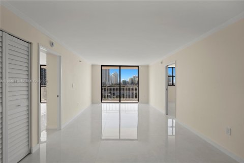 Copropriété à louer à Sunny Isles Beach, Floride: 2 chambres, 114.46 m2 № 2389966 - photo 3