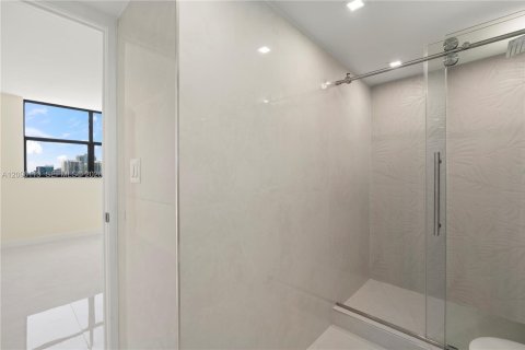 Copropriété à louer à Sunny Isles Beach, Floride: 2 chambres, 114.46 m2 № 2389966 - photo 25