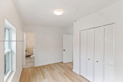 Villa ou maison à louer à Miami, Floride: 2 chambres, 55.74 m2 № 2389800 - photo 6