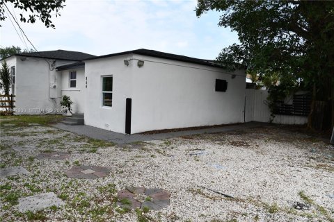 Villa ou maison à louer à Miami, Floride: 2 chambres, 55.74 m2 № 2389800 - photo 12