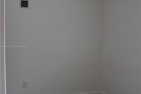 Villa ou maison à louer à Miami, Floride: 2 chambres, 55.74 m2 № 2389800 - photo 10