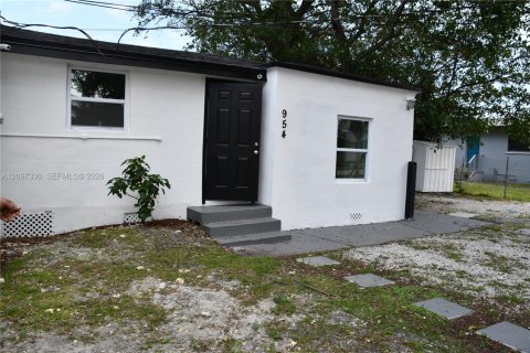 Villa ou maison à Miami, Floride 2 chambres, 55.74 m2 № 2389800