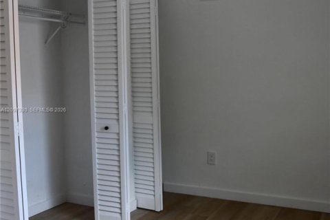 Villa ou maison à louer à Miami, Floride: 2 chambres, 55.74 m2 № 2389800 - photo 11