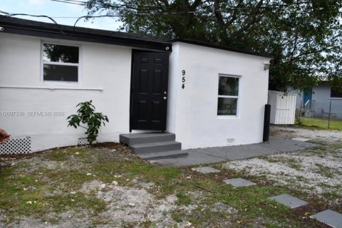 Villa ou maison à louer à Miami, Floride: 2 chambres, 55.74 m2 № 2389800 - photo 13