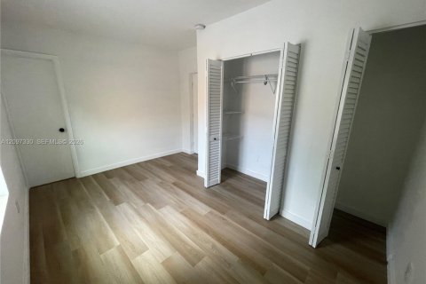 Villa ou maison à louer à Miami, Floride: 2 chambres, 55.74 m2 № 2389800 - photo 8