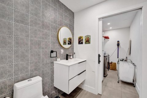 Casa en venta en Dania Beach, Florida, 5 dormitorios, 206.89 m2 № 2053544 - foto 25