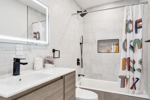 Casa en venta en Dania Beach, Florida, 5 dormitorios, 206.89 m2 № 2053544 - foto 27