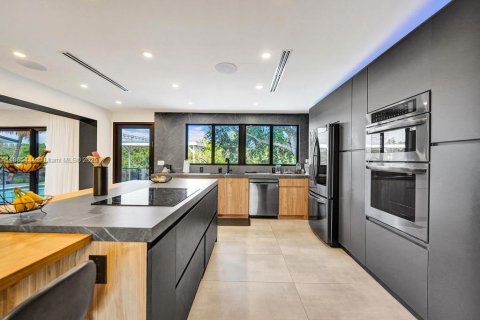 Casa en venta en Dania Beach, Florida, 5 dormitorios, 206.89 m2 № 2053544 - foto 12