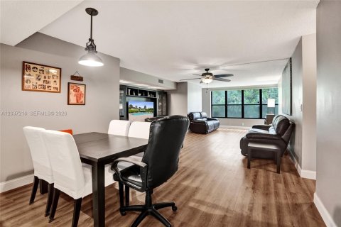 Condominio en venta en Coconut Creek, Florida, 2 dormitorios, 120.77 m2 № 2154080 - foto 15