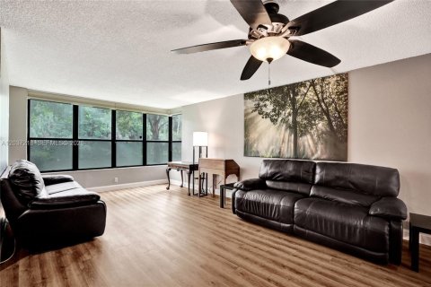 Condominio en venta en Coconut Creek, Florida, 2 dormitorios, 120.77 m2 № 2154080 - foto 19