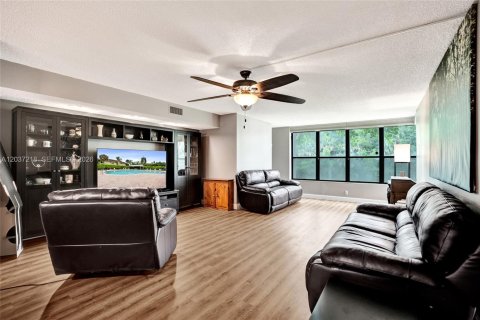 Condominio en venta en Coconut Creek, Florida, 2 dormitorios, 120.77 m2 № 2154080 - foto 18