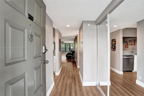 Condominio en venta en Coconut Creek, Florida, 2 dormitorios, 120.77 m2 № 2154080 - foto 7