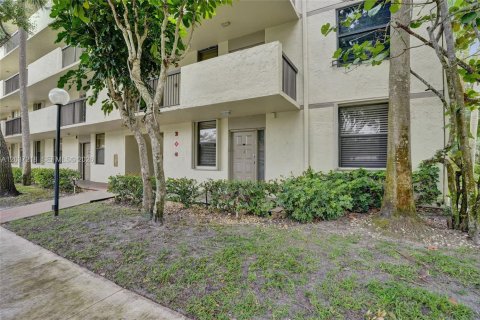 Condominio en venta en Coconut Creek, Florida, 2 dormitorios, 120.77 m2 № 2154080 - foto 2